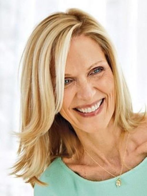 medium blonde hairstyle for mature women